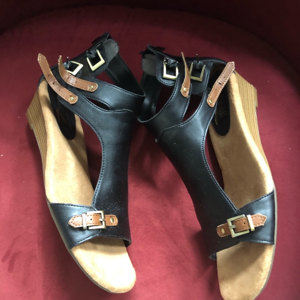 Black Aerosoles Sandals